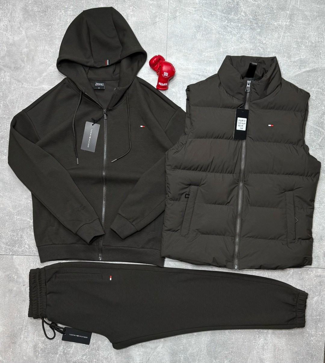 спортивный костюм томми хилфигер мужские,спортивный костюм tommy hilfiger,костюм спортивный,мужские спортивные костюмы,спортивный костюм найк тройка мужской