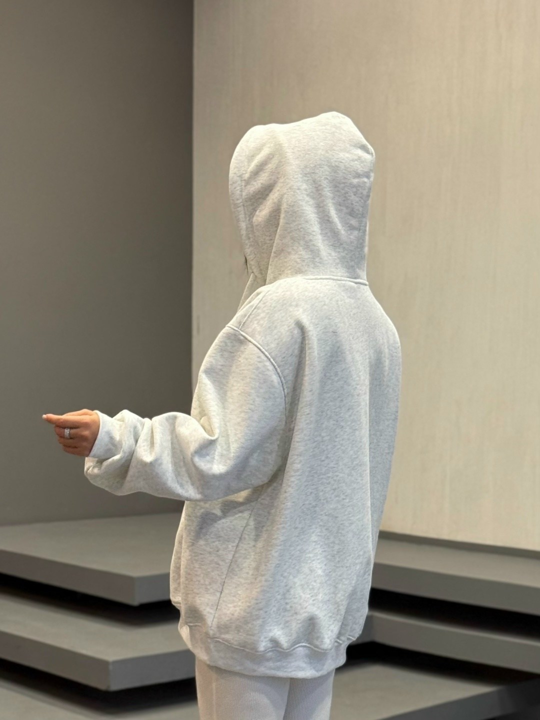 оверсайз толстовка,худи оверсайз,худи женское замша удлиненное оверсайз с капюшоном bogatchi,белые толстовки,женская толстовка