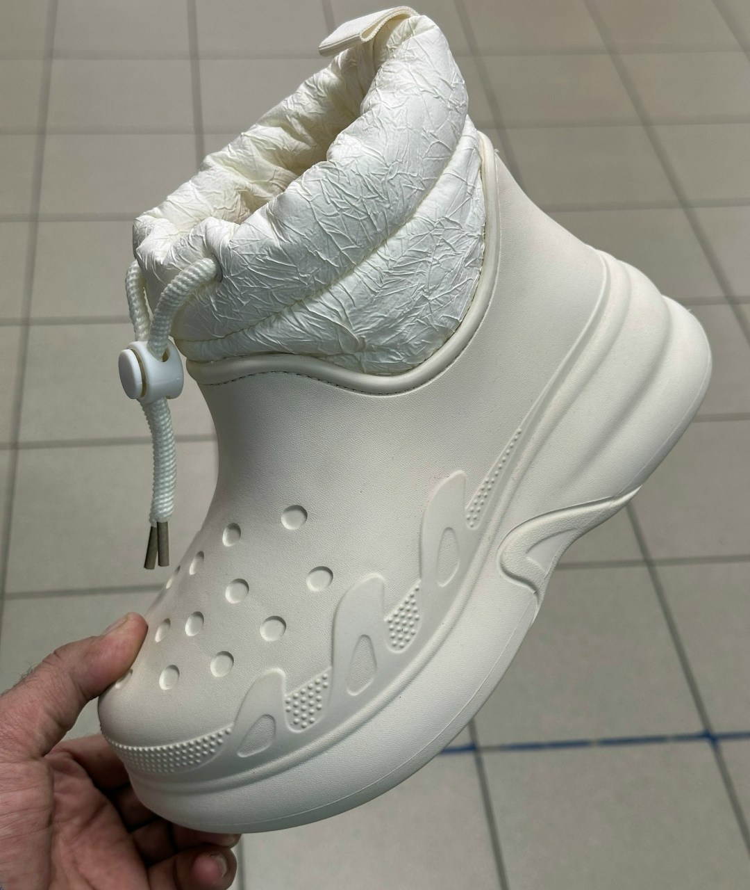 ,crocs classic neo puff shorty boot, женская,резиновая ,галоши женские