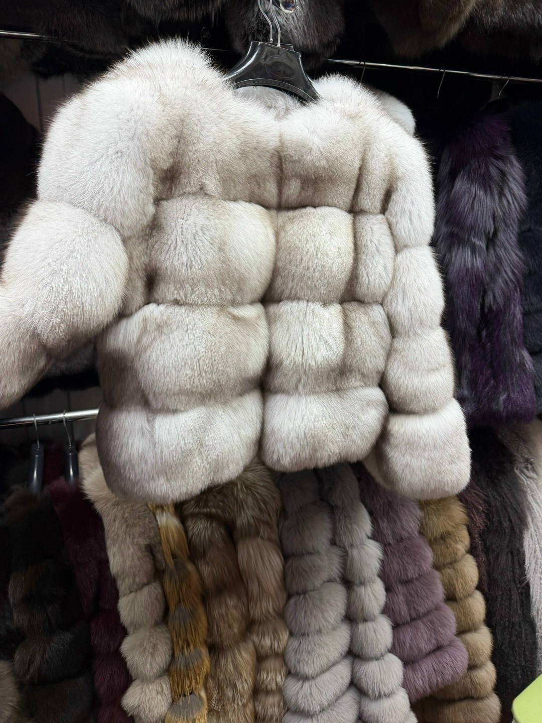 женская шуба из натурального лисьего меха,куртка из натурального лисьего меха для женщин,женская шуба из натурального меха лисы,женская шуба из лисьего меха,шуба из натурального лисьего меха