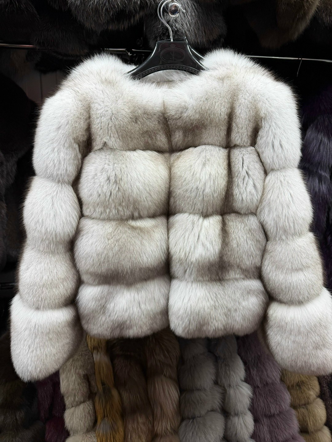 женская шуба из натурального лисьего меха,куртка из натурального лисьего меха для женщин,женская шуба из натурального меха лисы,женская шуба из лисьего меха,шуба из натурального лисьего меха