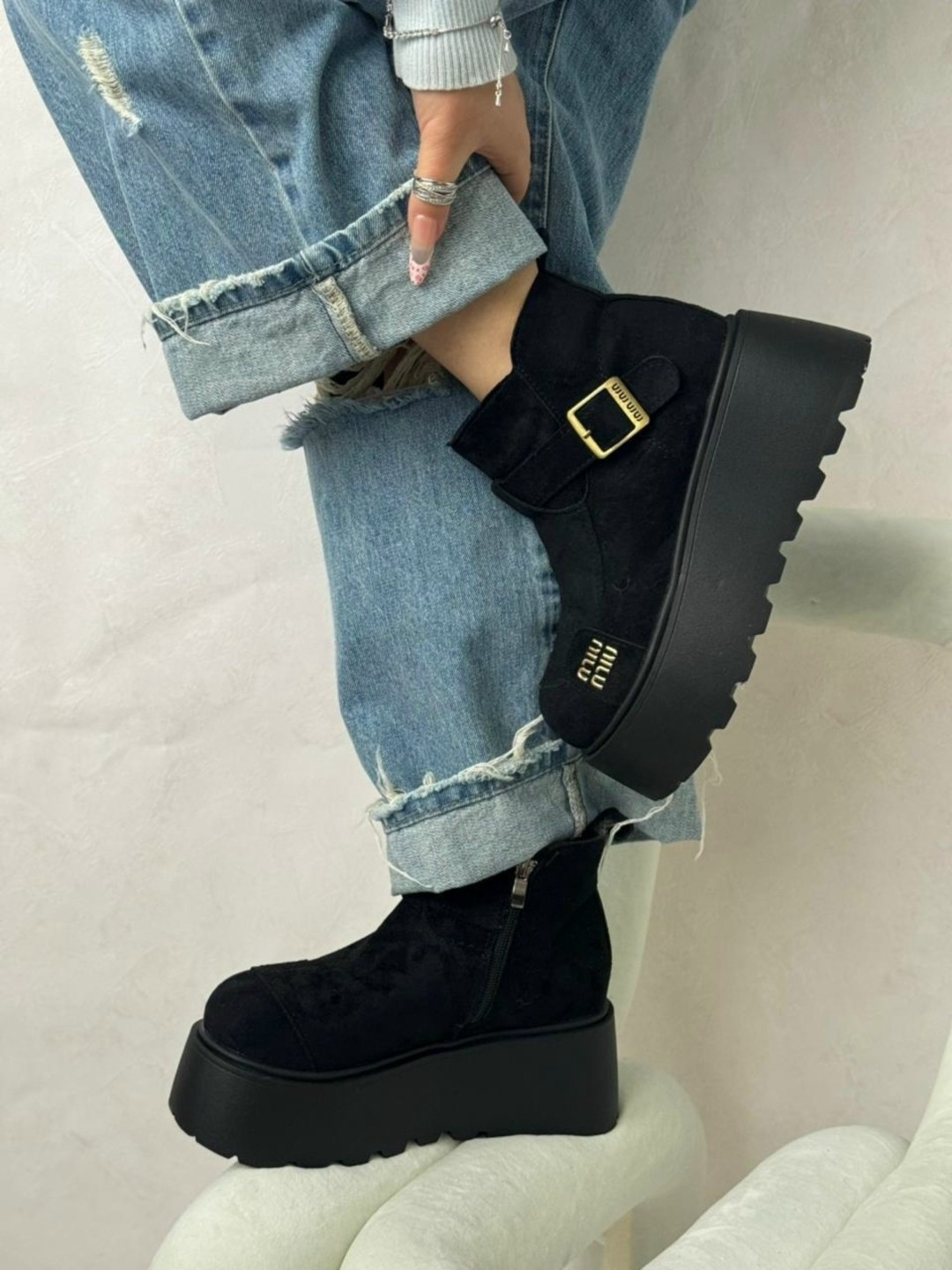 ,ботинки замш,женская ,замшевые лоферы miu miu на высокий подошве и фирменной фурнитурой,угги кож зам