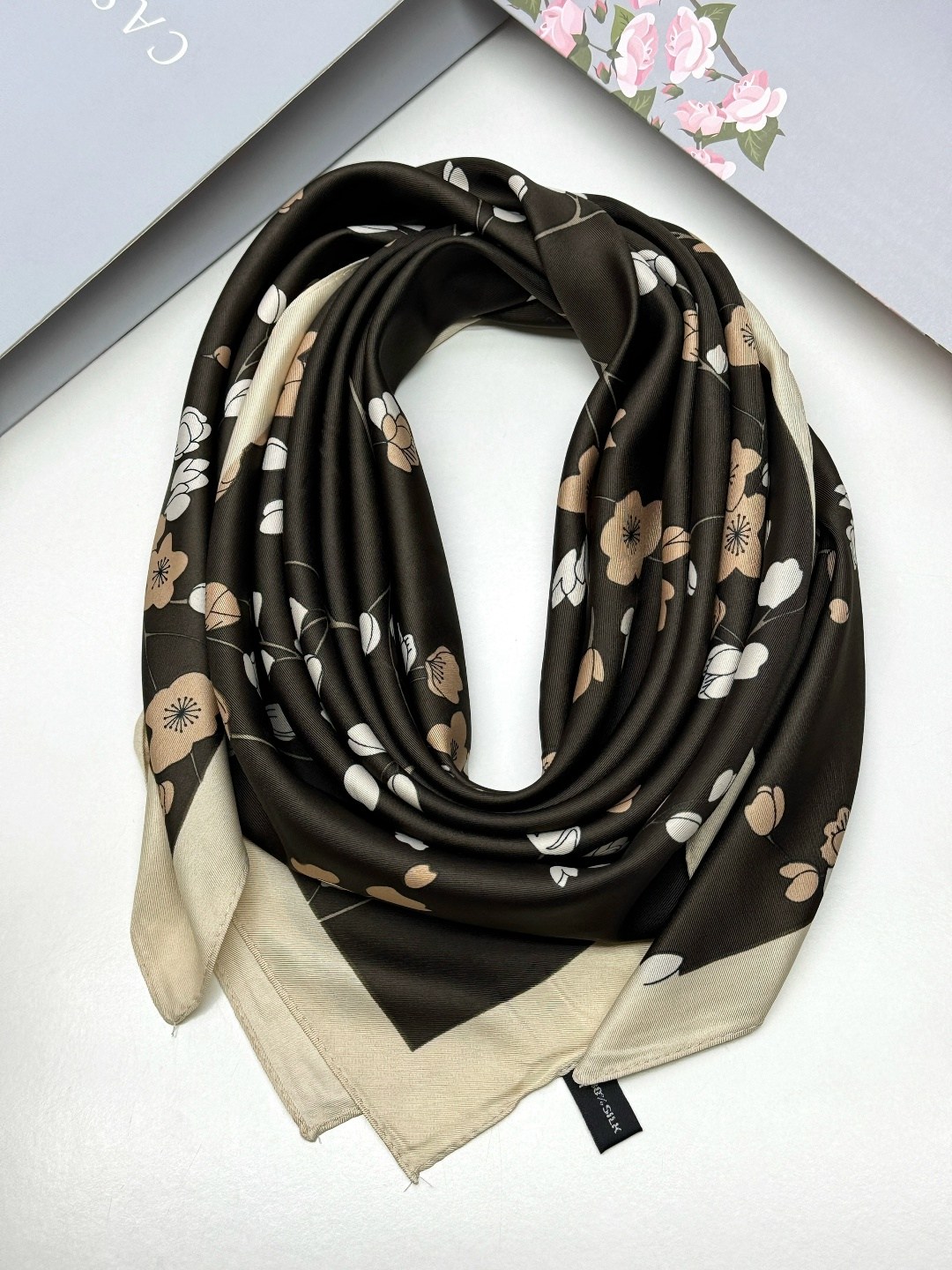 платки шелковые,платки шарф,платок женский с рисунком,шелковый женский платок,платки женские