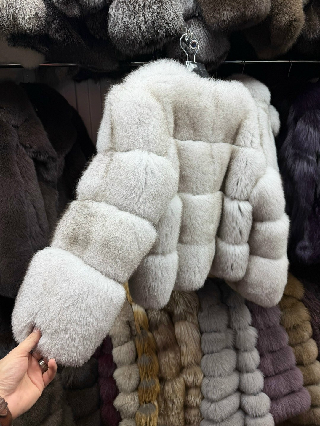 женская шуба из натурального лисьего меха,куртка из натурального лисьего меха для женщин,женская шуба из натурального меха лисы,женская шуба из лисьего меха,шуба из натурального лисьего меха