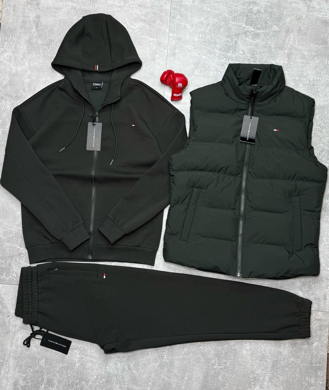 спортивный костюм томми хилфигер мужские,спортивный костюм tommy hilfiger,костюм спортивный,мужские спортивные костюмы,спортивный костюм найк тройка мужской