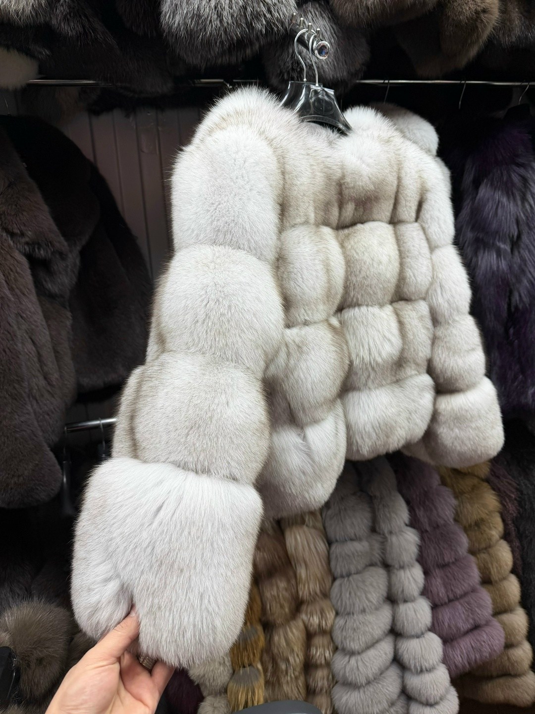 женская шуба из натурального лисьего меха,куртка из натурального лисьего меха для женщин,женская шуба из натурального меха лисы,женская шуба из лисьего меха,шуба из натурального лисьего меха