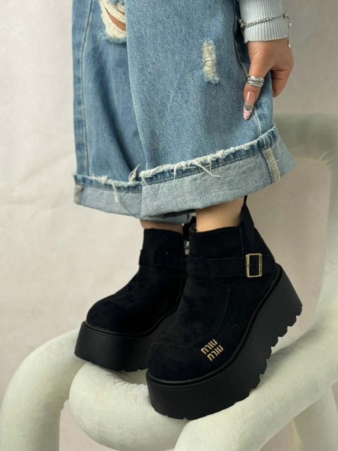 ,ботинки замш,женская ,замшевые лоферы miu miu на высокий подошве и фирменной фурнитурой,угги кож зам