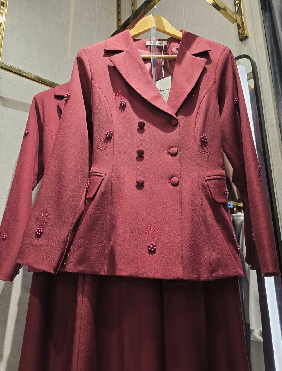 малиновый пиджак из 90-х,малиновый пиджак 90-х,малиновый пиджак из 90 х мужской,малиновый пиджак версаче 1992,малиновый пиджак
