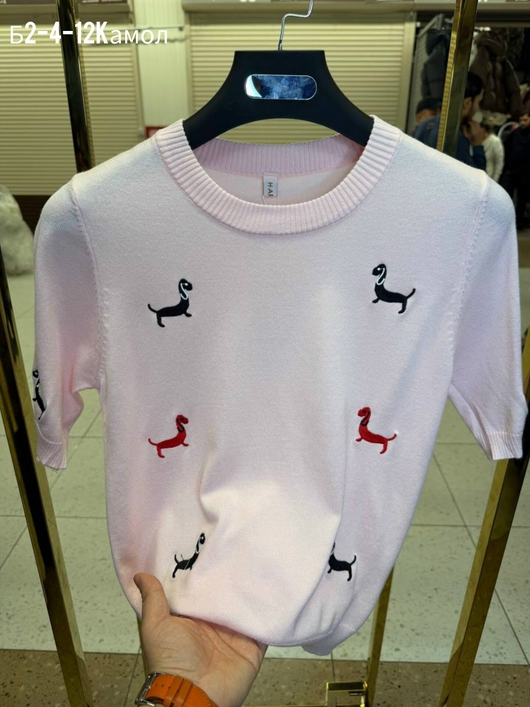 женская кофта,свитер с вышивкой,свитер,свитер с вышивкой таксы,трикотажный свитер