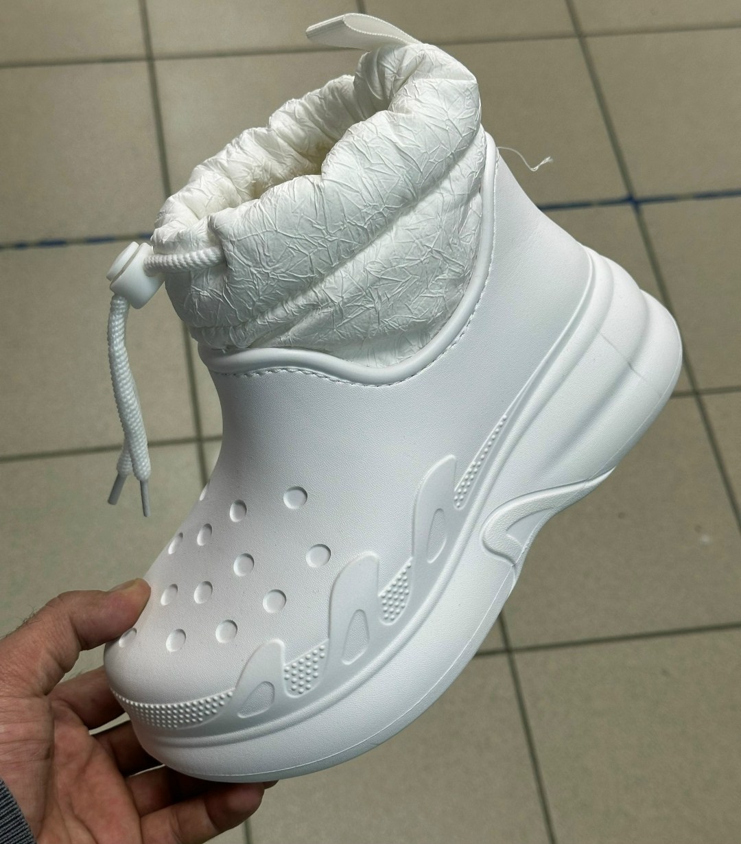 ,crocs classic neo puff shorty boot, женская,резиновая ,галоши женские