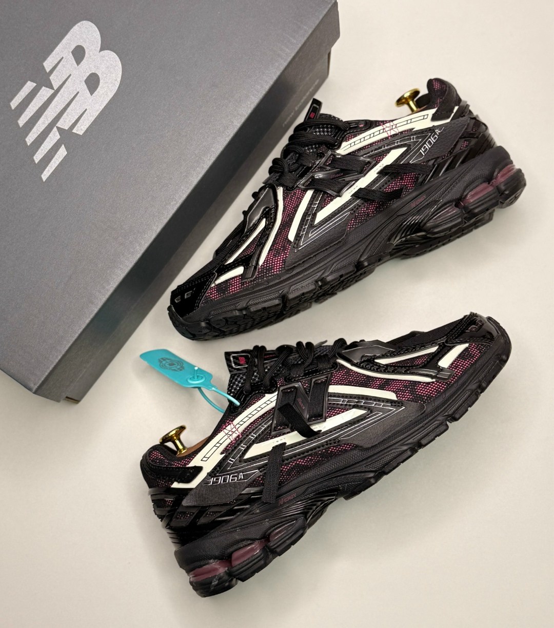 ,кроссовки new balance 1906a 'black dragon berry',кроссовки new balance 1906a,кроссовки,кроссовки new balance 1906a на шнуровке черный