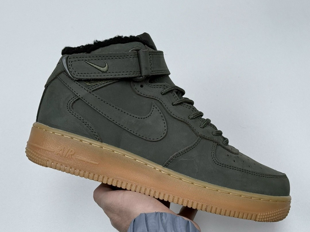 зимние nike air force 1 mid с мехом black черные,зимние кроссовки nike air force 1,nike air force 1 mid black,мужские зимние кроссовки nike air force 1 mid 07,зимние кроссовки nike air force 1 черные