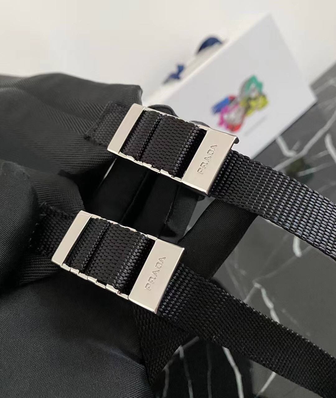 рюкзак с логотипом re-nylon prada черный,рюкзак prada нейлон,рюкзак прада нейлон,рюкзак prada,мужские рюкзаки