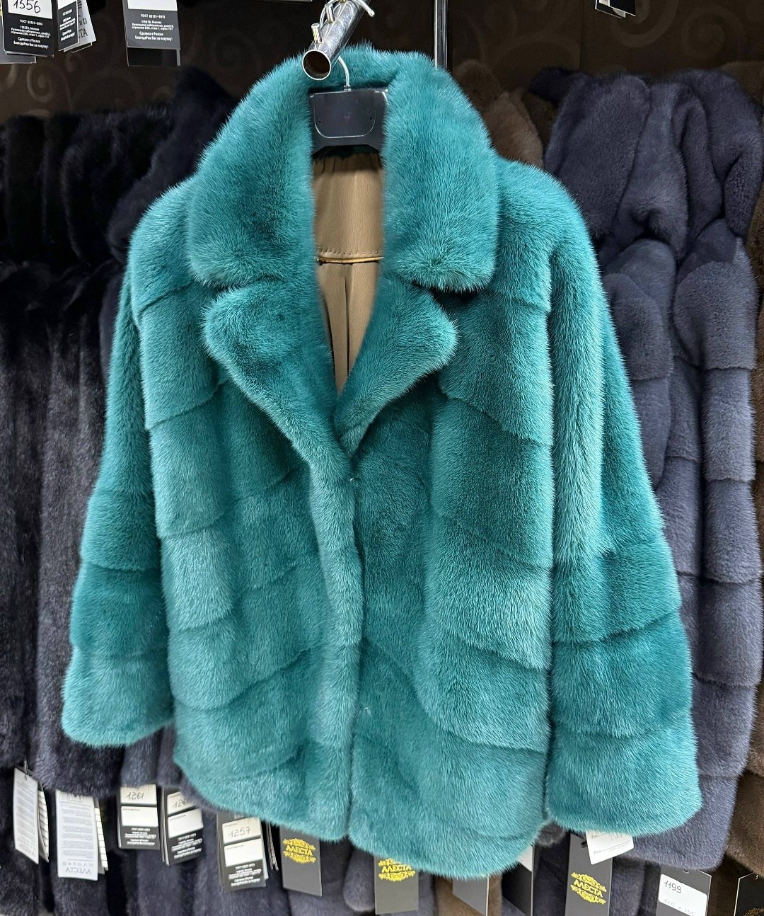 женская норковая шуба,норковая шуба,шубка из меха норки,шубка из меха импортной норки,шуба из норки с английским воротником цвет тиффани