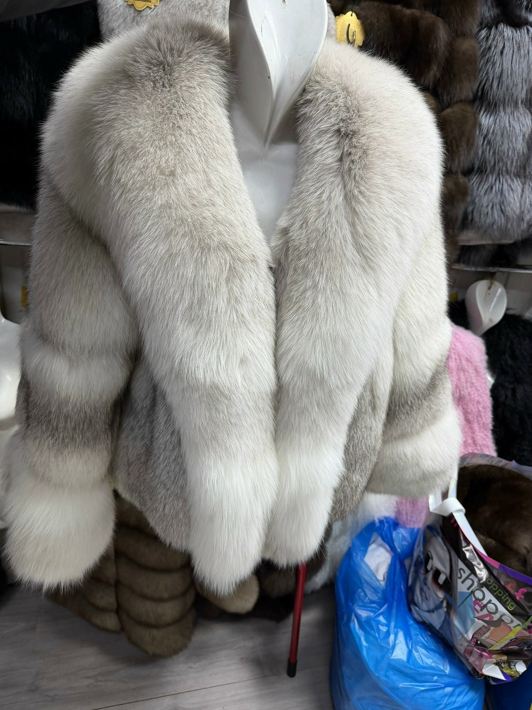 женская шуба из натурального лисьего меха,женская модная шуба из натурального лисьего меха,женская куртка из натурального лисьего меха,женская шуба из лисьего меха,женская шуба furtjy из лисьего меха