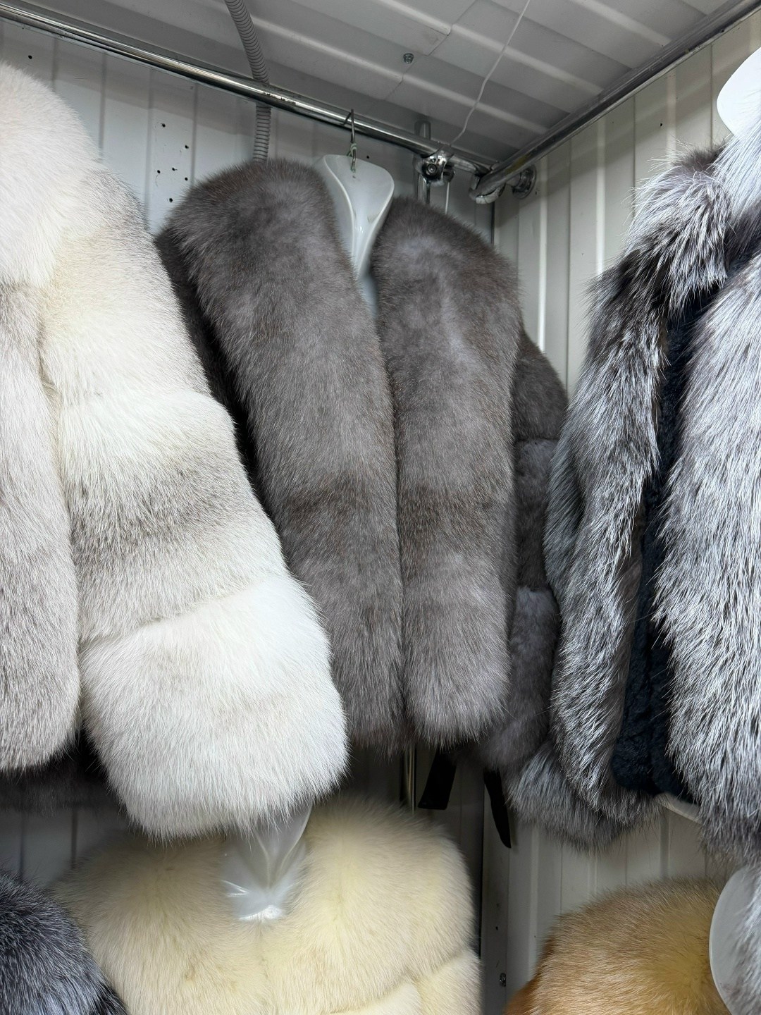 женская шуба из натурального лисьего меха,женская модная шуба из натурального лисьего меха,женская куртка из натурального лисьего меха,женская шуба из лисьего меха,женская шуба furtjy из лисьего меха