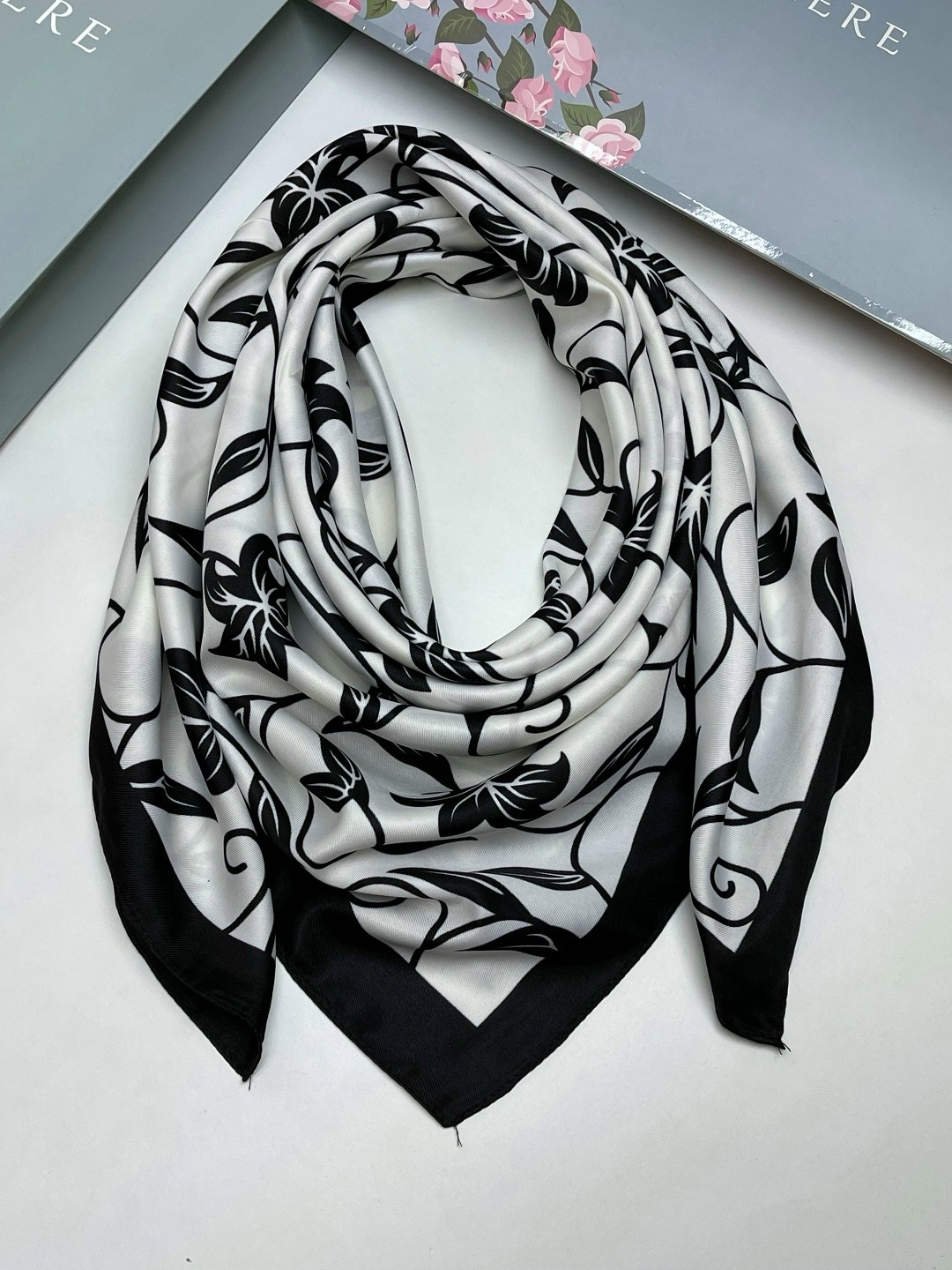 шелковый платок 100х100,платки шелковые,тонкиe платки,упаковка для шелкового платка,женские платки шелковый