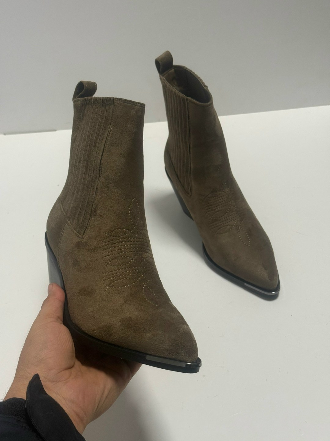 ковбойские замшевые ботильоны dewina isabel marant бежевый,,ботильоны женские,ботильоны замшевые,замшевые ботинки казаки uterque