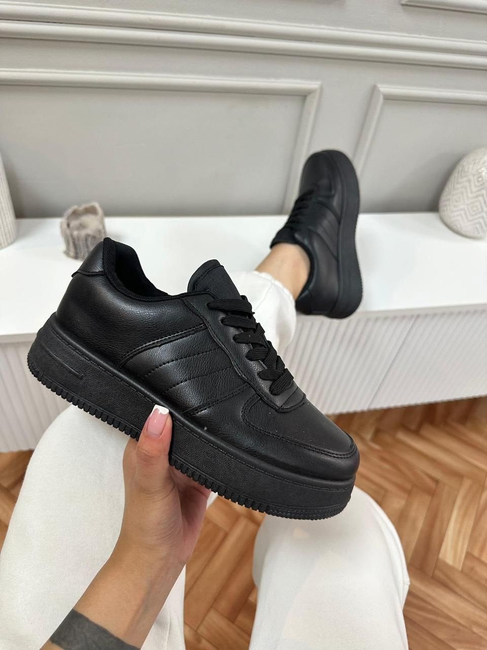 ,кроссовки эко кожа,кроссовки кожа,женские кроссовки,черные кроссовки