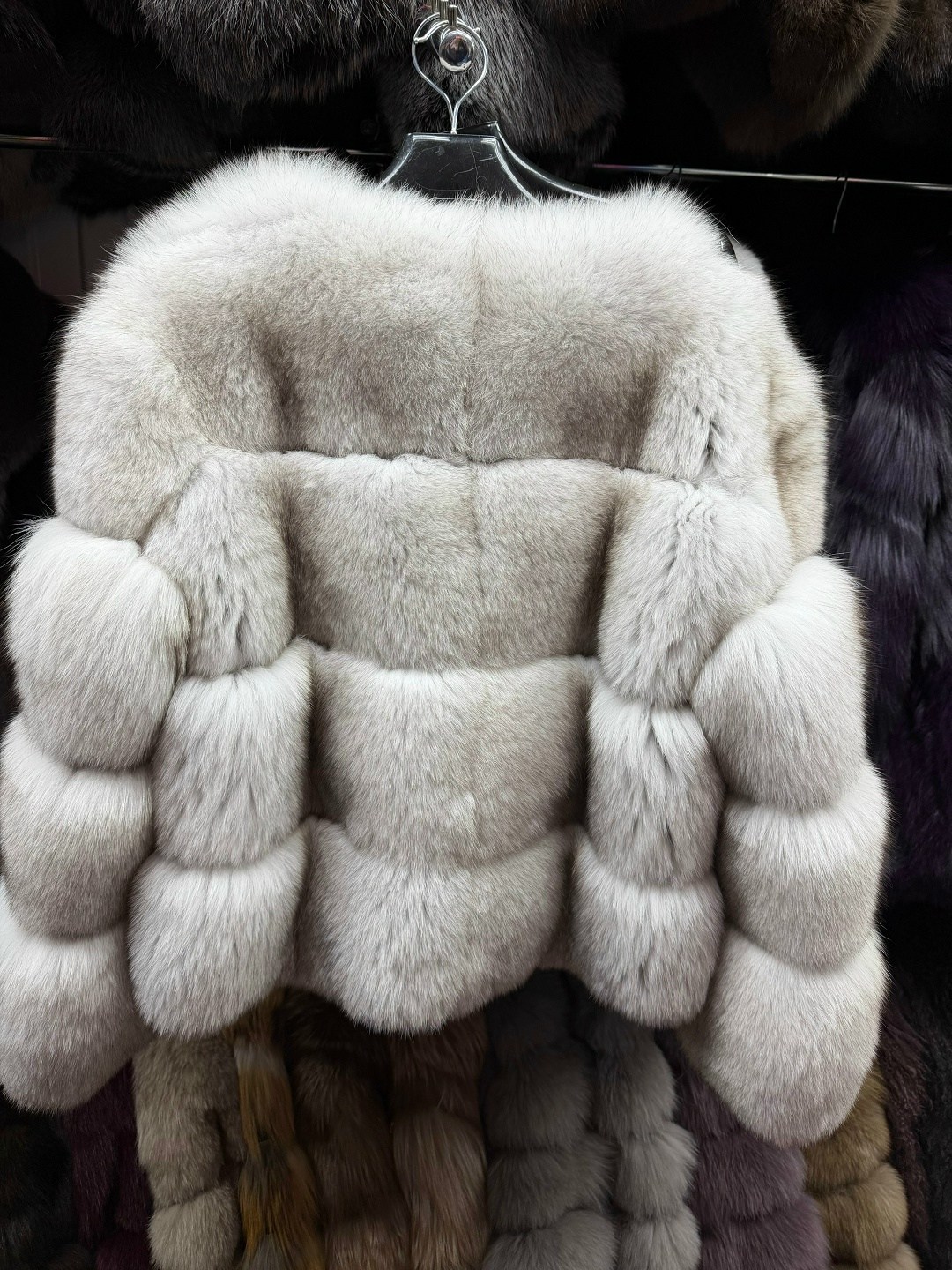 женская шуба из натурального лисьего меха,куртка из натурального лисьего меха для женщин,женская шуба из натурального меха лисы,женская шуба из лисьего меха,шуба из натурального лисьего меха