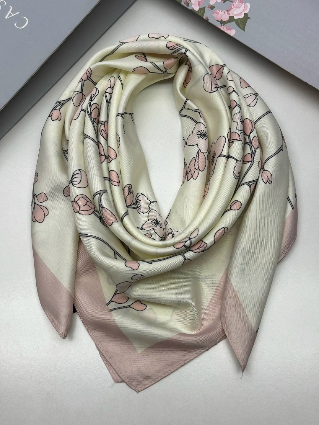 платки шелковые,платки шарф,платок женский с рисунком,шелковый женский платок,платки женские