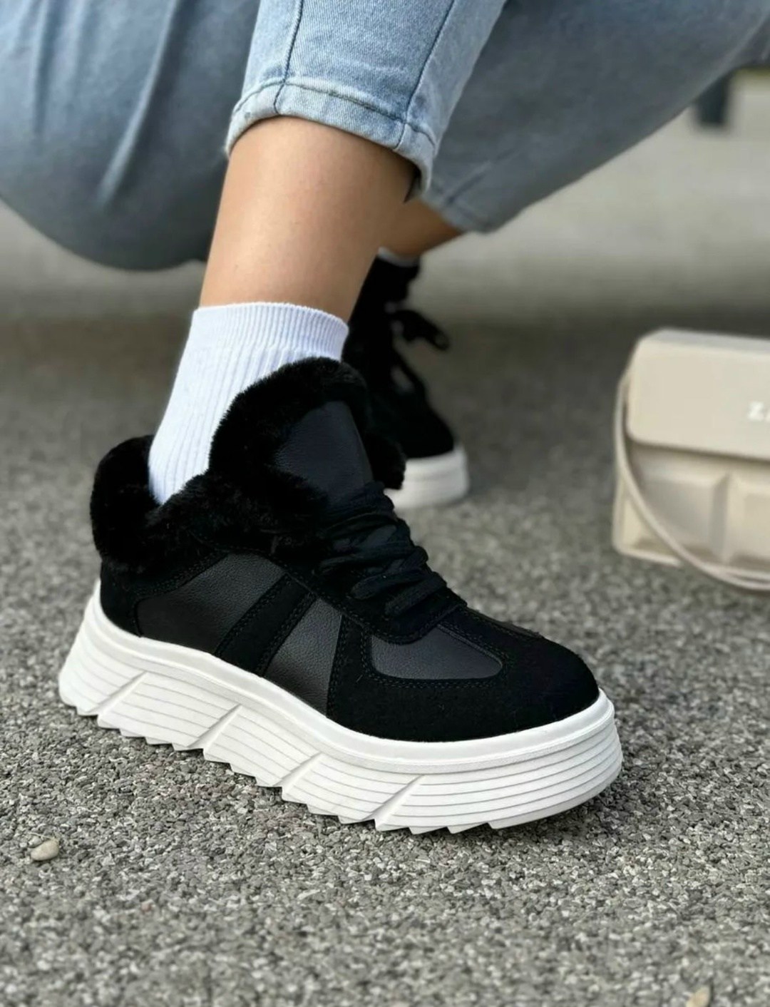 ,кроссовки зимние женские,угги с мехом короткие на шнуровке,женская , женская зимняя