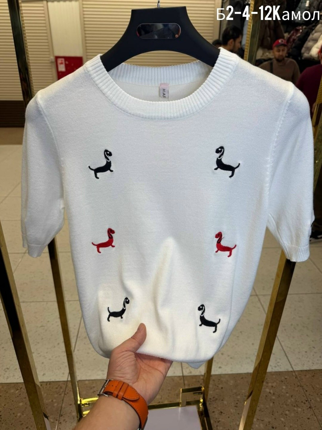 женская кофта,свитер с вышивкой,свитер,свитер с вышивкой таксы,трикотажный свитер