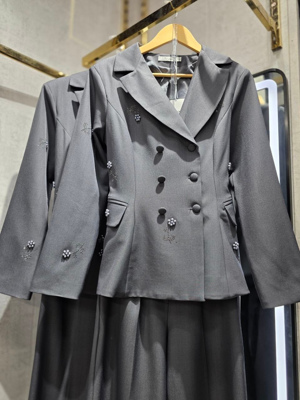 малиновый пиджак из 90-х,малиновый пиджак 90-х,малиновый пиджак из 90 х мужской,малиновый пиджак версаче 1992,малиновый пиджак