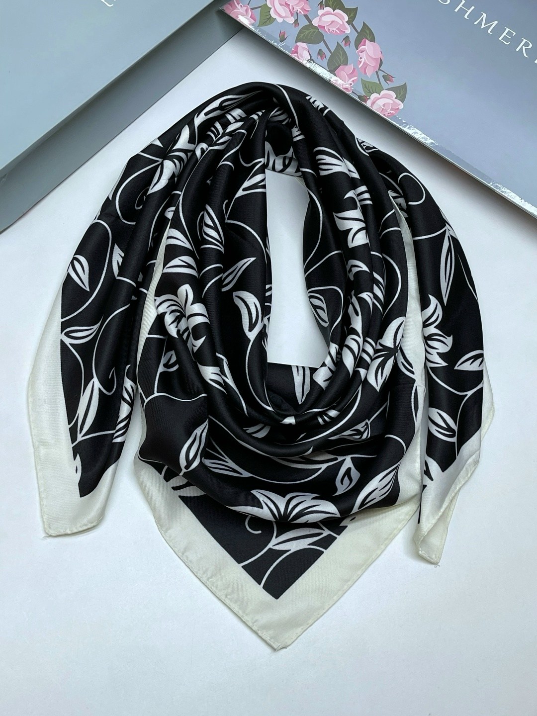 шелковый платок 100х100,платки шелковые,тонкиe платки,упаковка для шелкового платка,женские платки шелковый