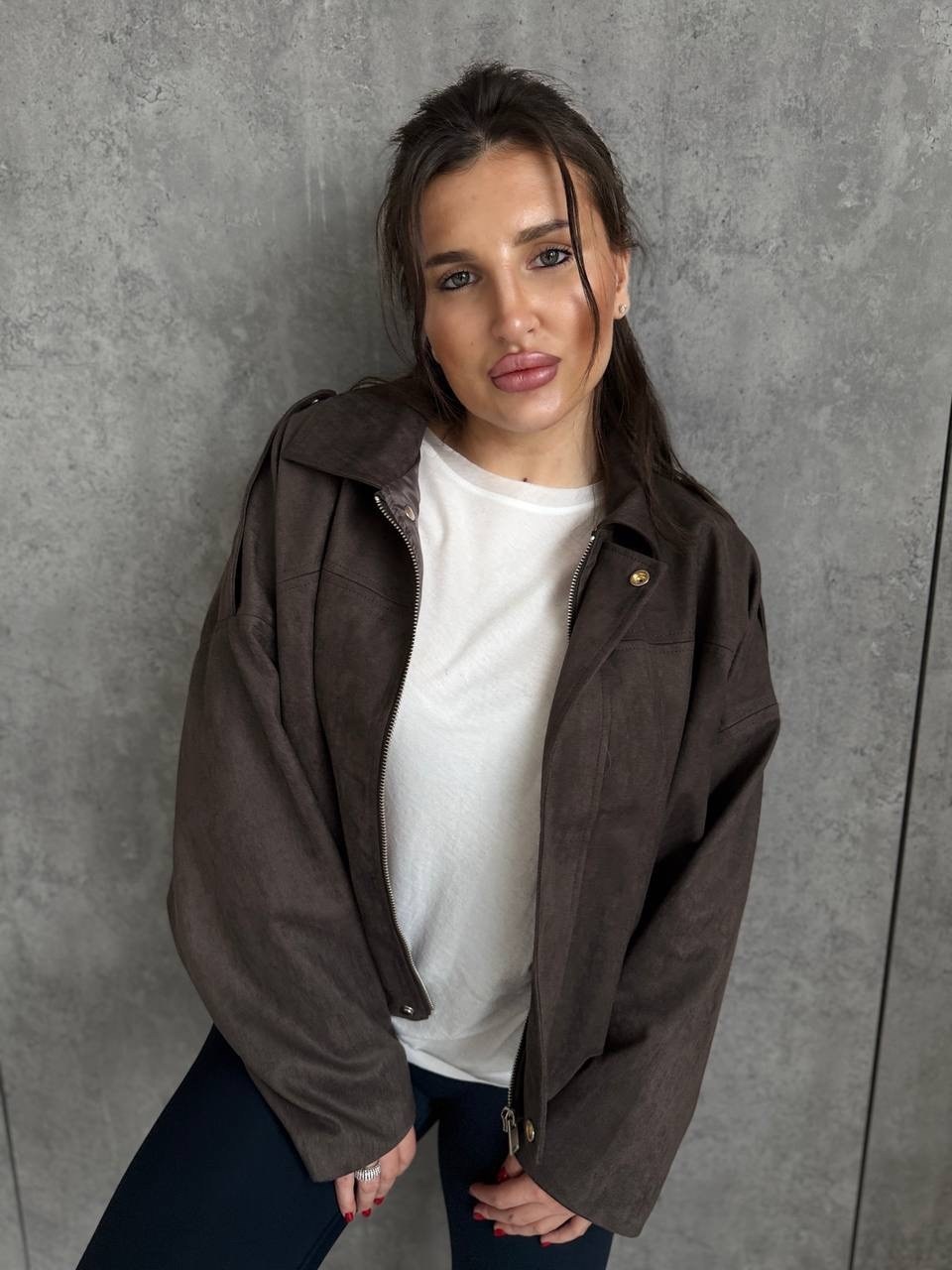 бомбер укороченный оверсайз замшевая куртка рабочего тренд saint shine,женская куртка бомбер из эко замши коричневого цвета,куртка бомбер демисезонная оверсайз замшевый niu,куртка замшевая бомбер овер