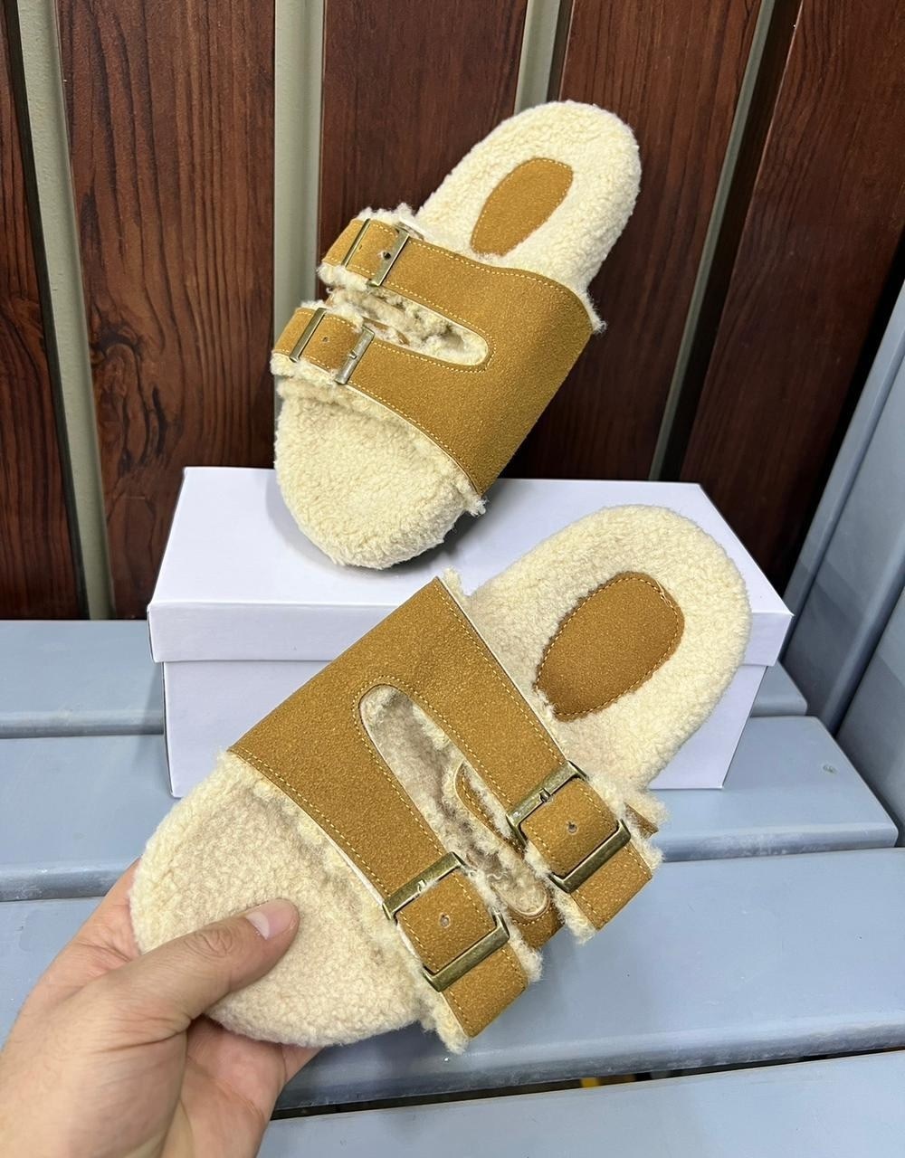 меховые тапочки,тапочки модные,тапки кристиан диор,шлепанцы меховые,тапки женские