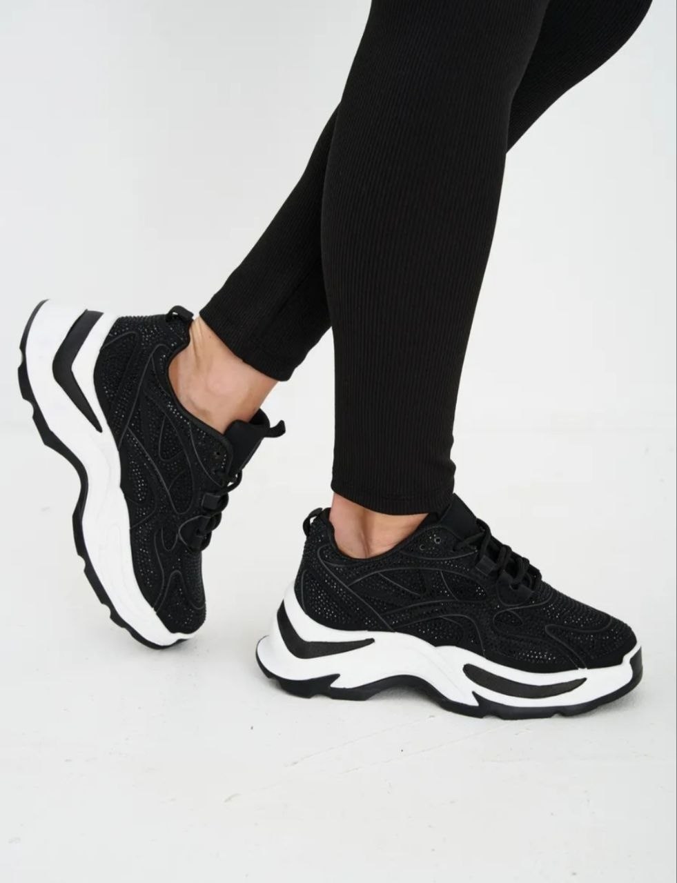 ,кроссовки женскиe,черные кроссовки,спортивная ,черные женские кроссовки