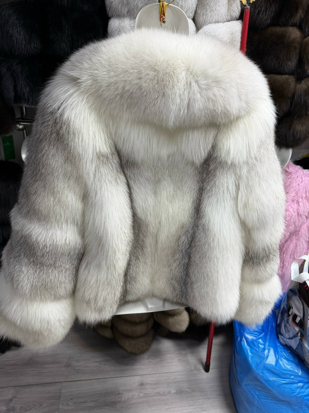 женская шуба из натурального лисьего меха,женская модная шуба из натурального лисьего меха,женская куртка из натурального лисьего меха,женская шуба из лисьего меха,женская шуба furtjy из лисьего меха