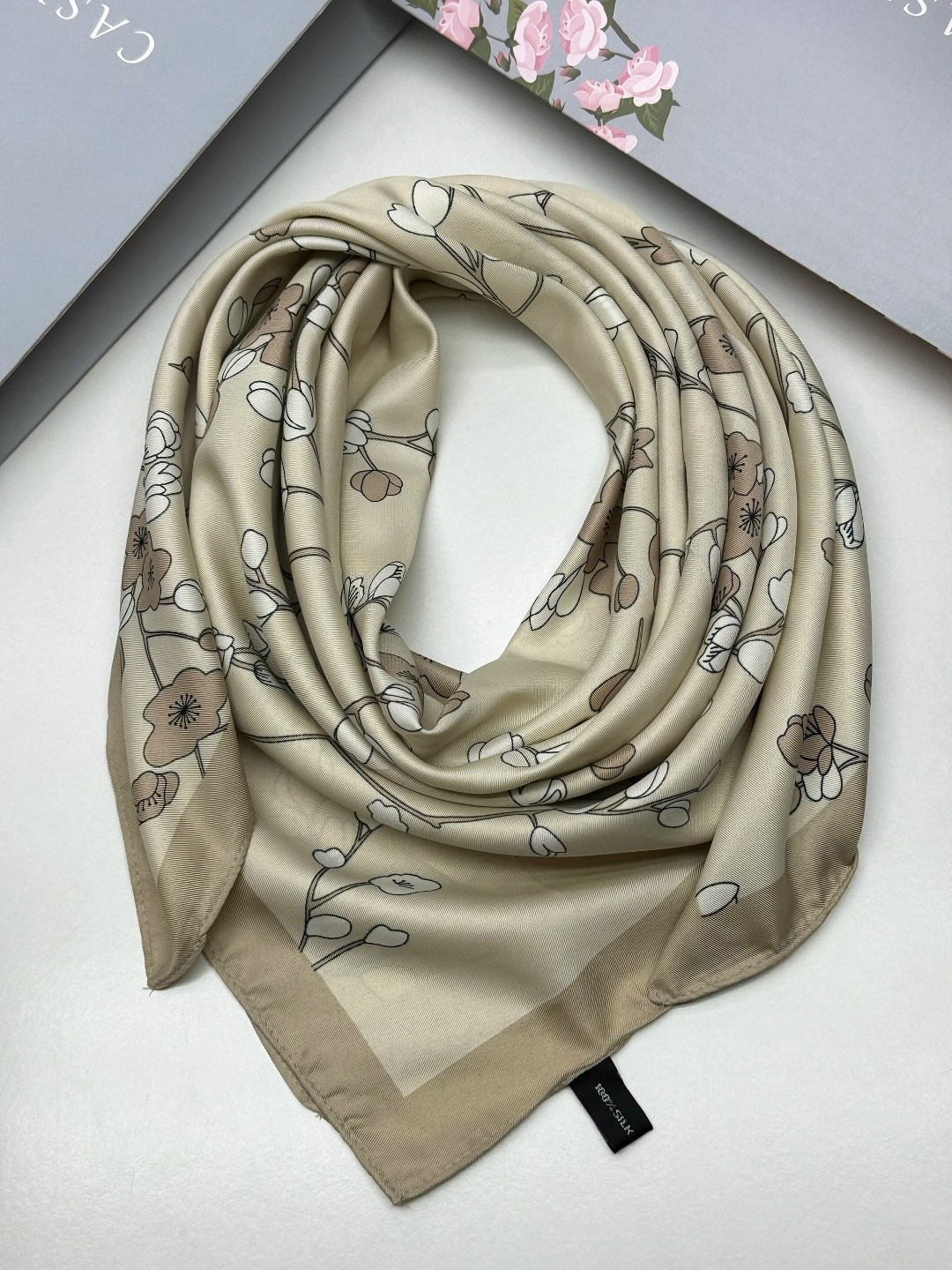 платки шелковые,платки шарф,платок женский с рисунком,шелковый женский платок,платки женские