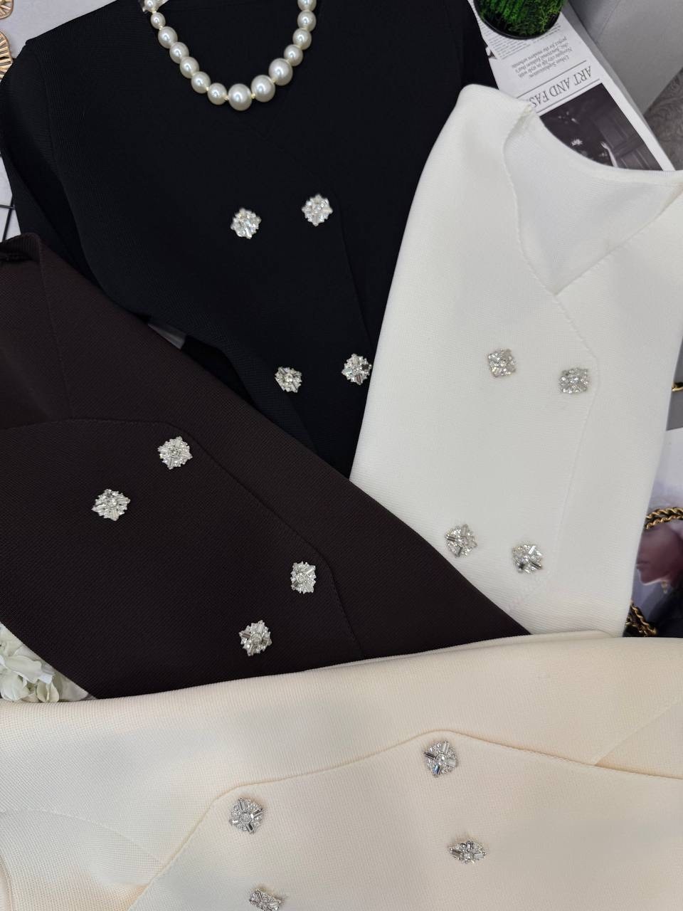 белая рубашка со стразами,стильное платье,одежда женская,платье пиджак со стразами