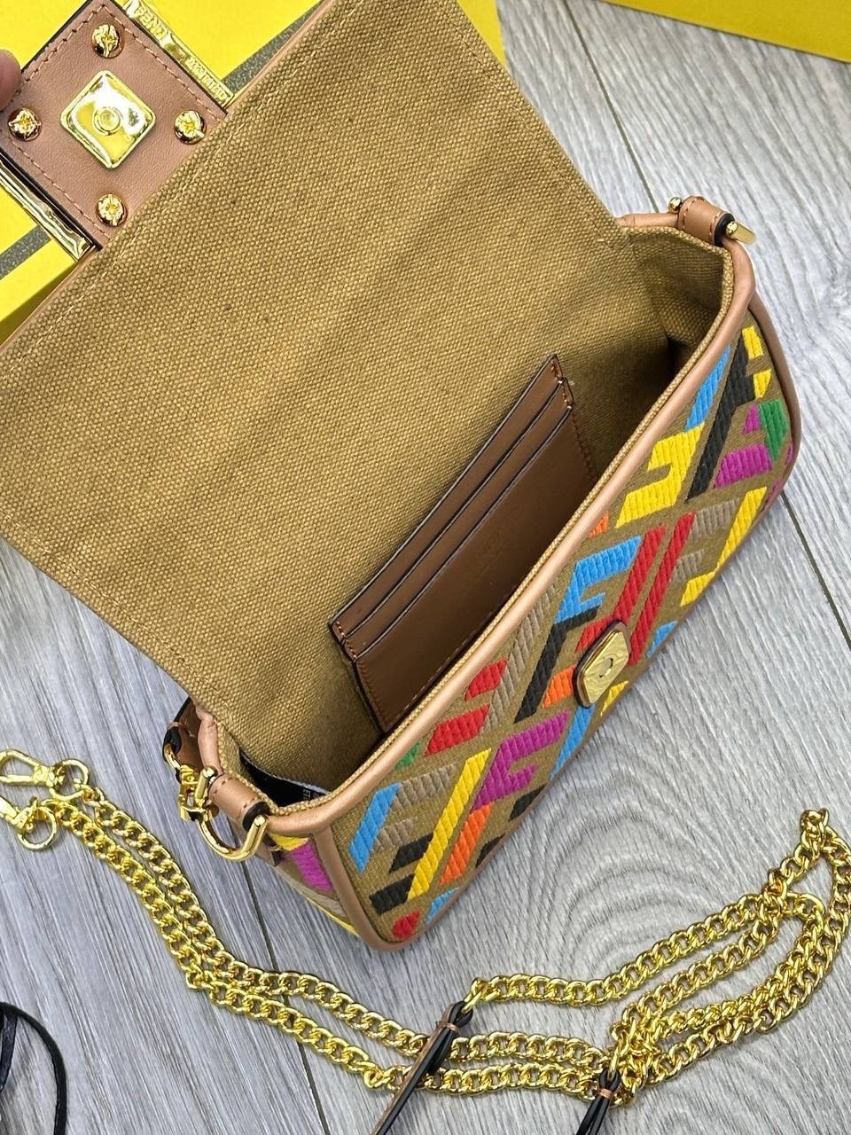 cумка fendi,сумка женская fendi,fendi сумка на плечо,сумка fendi baguette,сумка