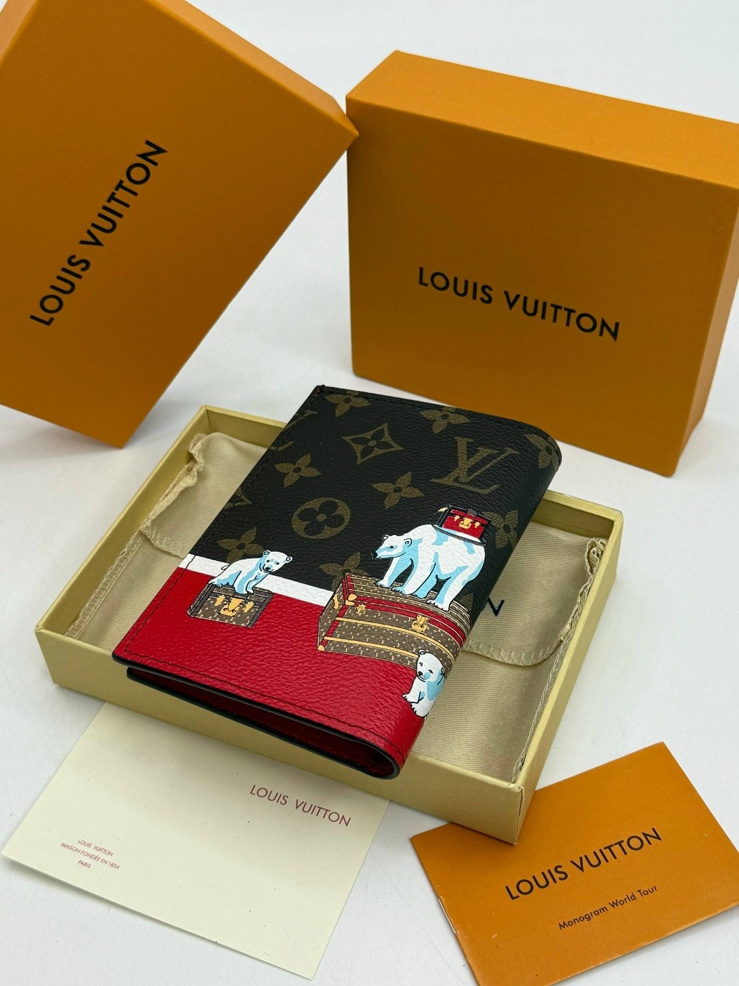 обложка на паспорт louis vuitton,женская обложка на паспорт louis vuitton,кошелек louis vuitton,louis vuitton passport cover,louis vuitton monogram canvas passport cover