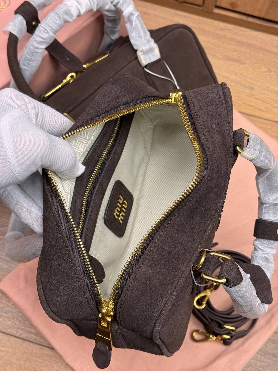 сумка в образе miu miu замша размер 28/14 см,замшевая сумка,сумка женская miu miu,сумка miu miu,женская замшевая сумка miu miu arcadie коричневая