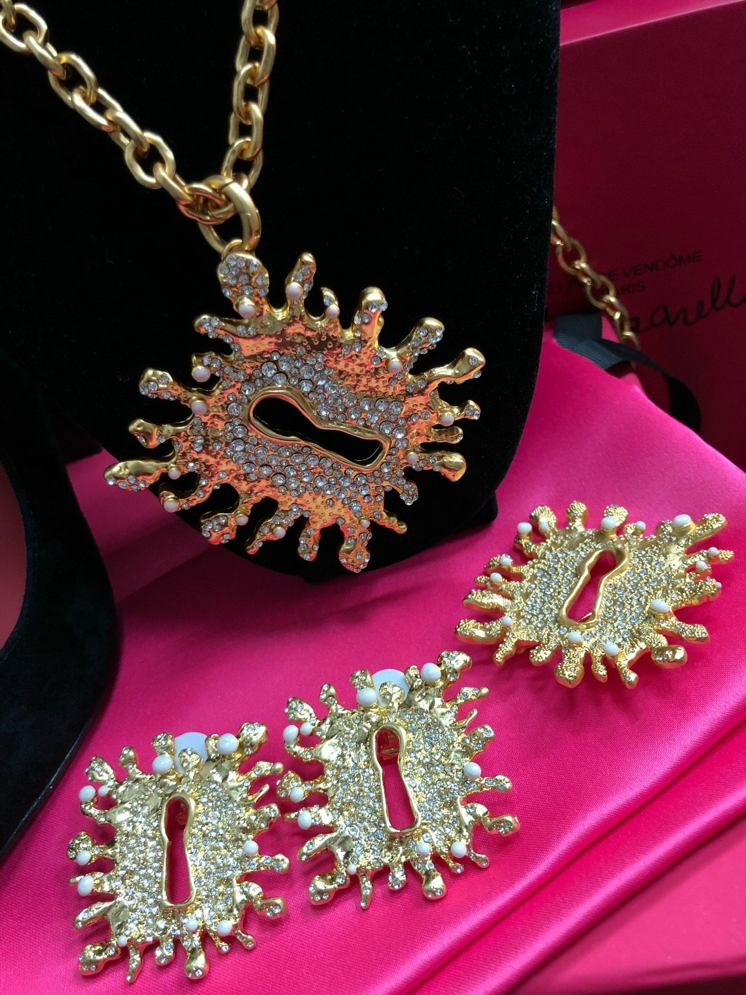 серьги в образе schiaparelli размер 5 см,брендовые серьги,ювелирные украшения,ювелирное изделие,брошь винтажная