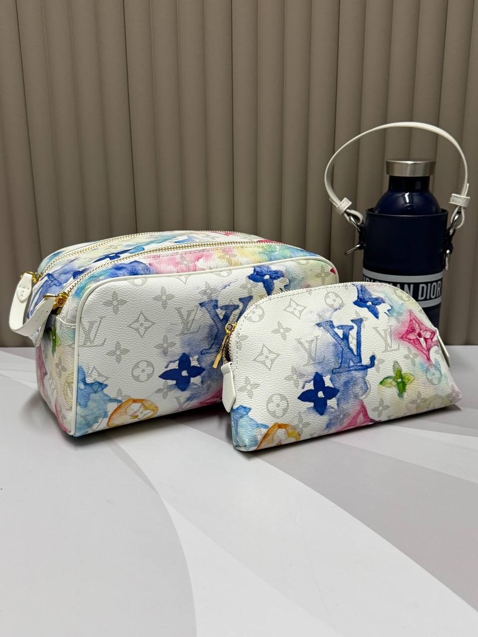 косметичка louis vuitton,походная косметичка луи виттон,луи виттон косметичка,большая косметичка от луи виттон,косметичка луи витон