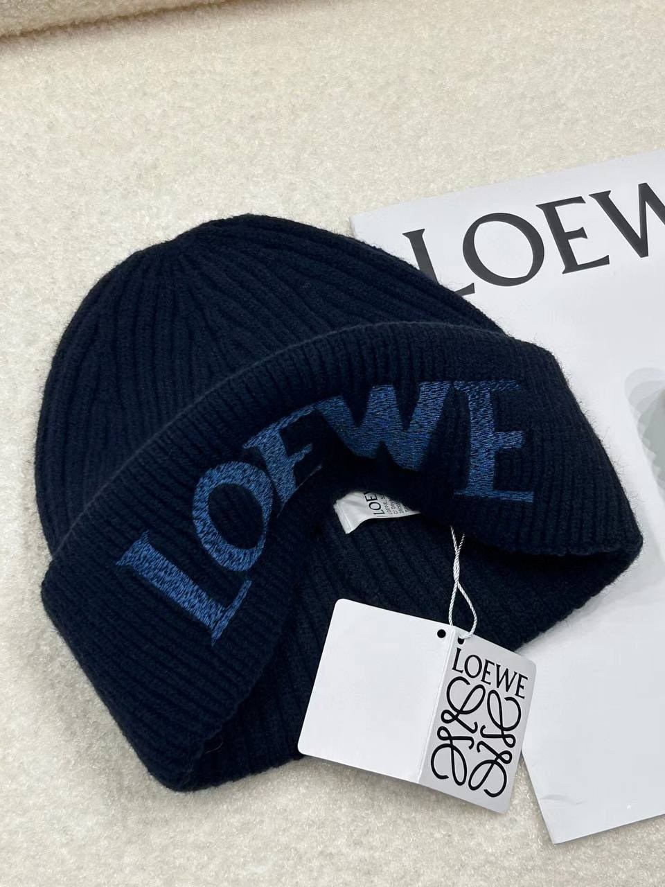 шапка loewe,шапка loewe для мужчин,шапка loewe шерстяная унисекс,шапка-бини вязаная эластичная loewe,вязаная шапка loewe