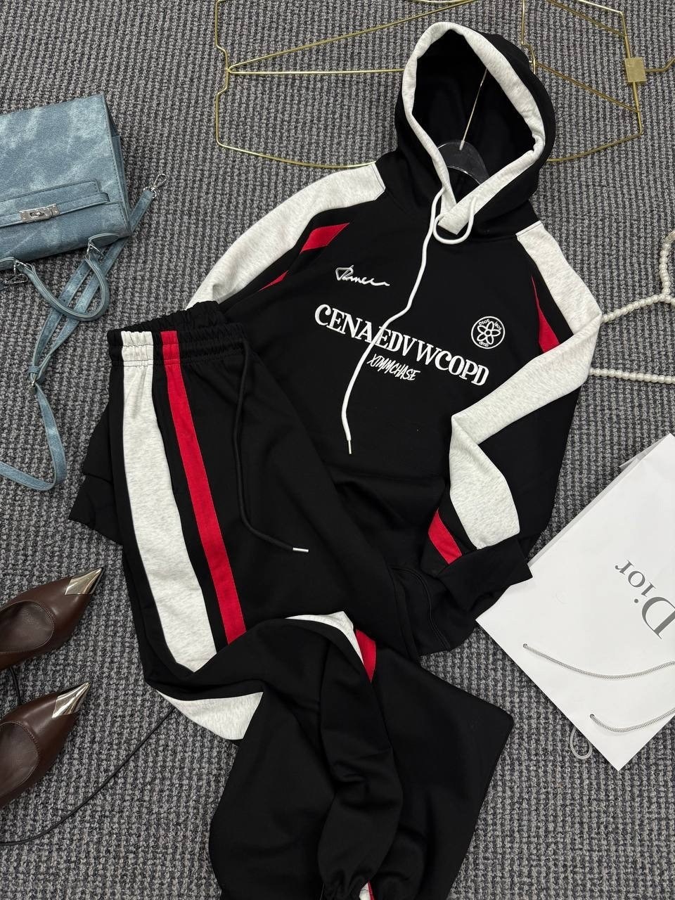 loro piana женский красный костюм,стильные костюмы,костюм спортивный женский,спортивный костюм,спортивный костюм красный