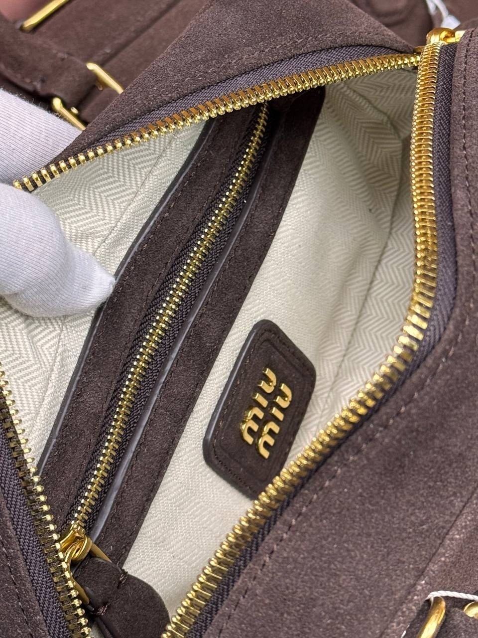 сумка в образе miu miu замша размер 28/14 см,замшевая сумка,сумка женская miu miu,сумка miu miu,женская замшевая сумка miu miu arcadie коричневая