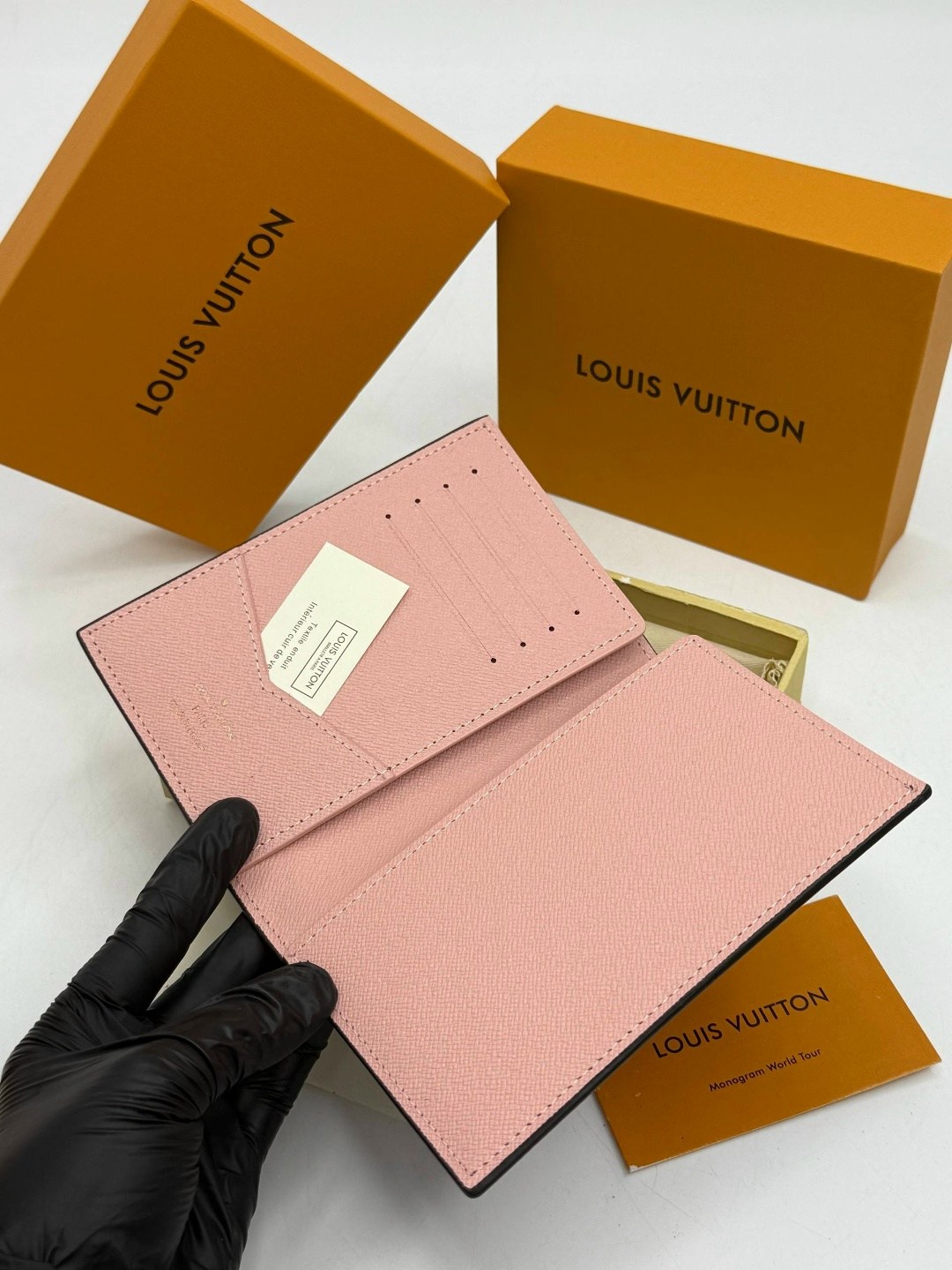 обложка на паспорт louis vuitton,женская обложка на паспорт louis vuitton,кошелек louis vuitton,louis vuitton passport cover,louis vuitton monogram canvas passport cover