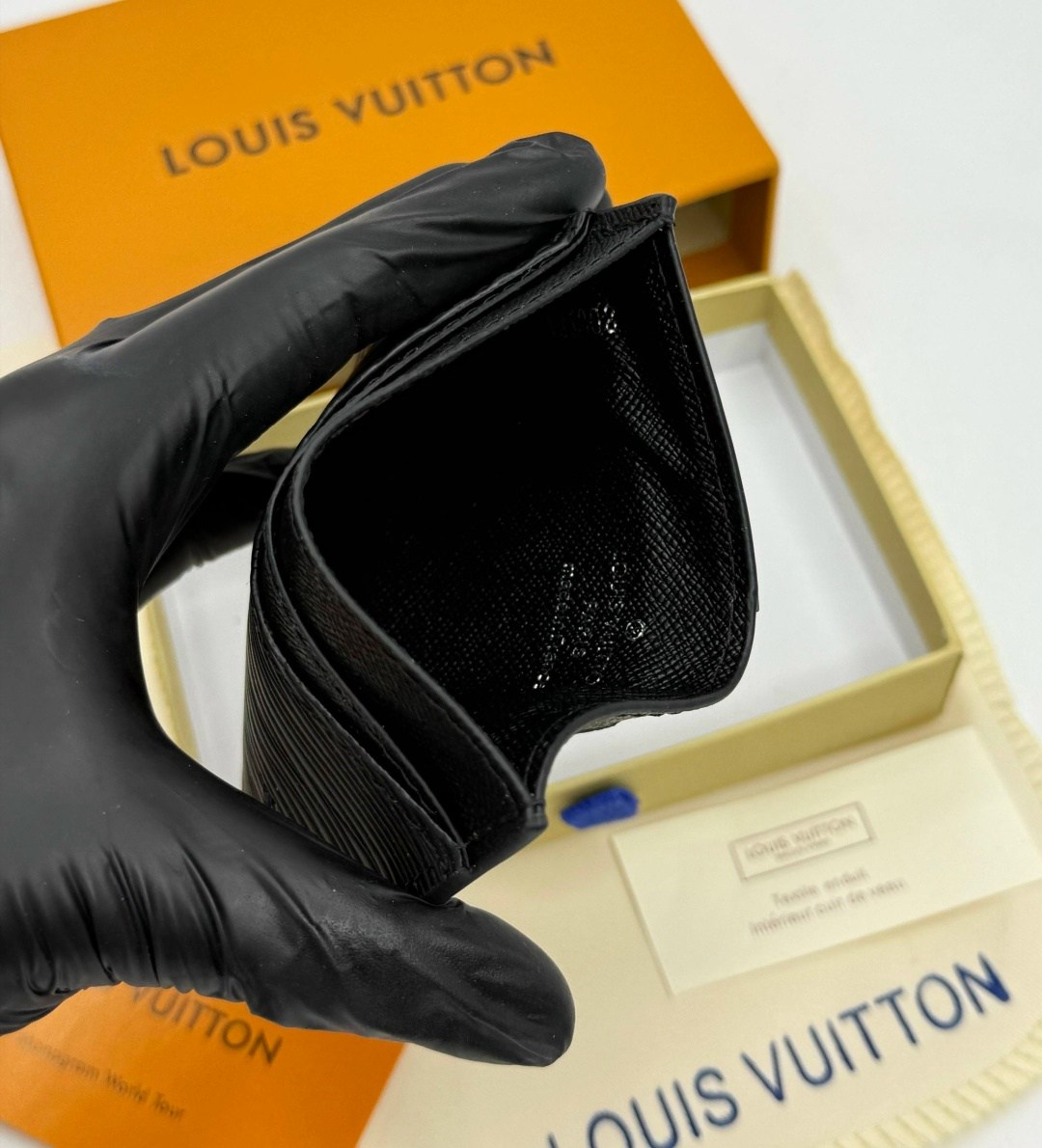 картхолдер louis vuitton,louis vuitton визитница,картхолдер луи виттон оригинал,визитница картхолдер louis vuitton,обложка на паспорт louis vuitton