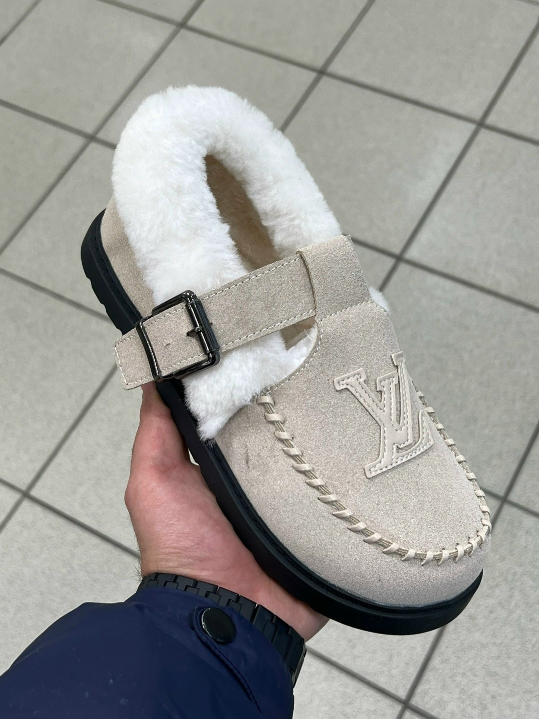 ,женские замшевые ботинки louis vuitton colorado comfort на меху черные,женские лоферы louis vuitton,ботинки louis vuitton,туфли louis vuitton colorado comfort зима премиум