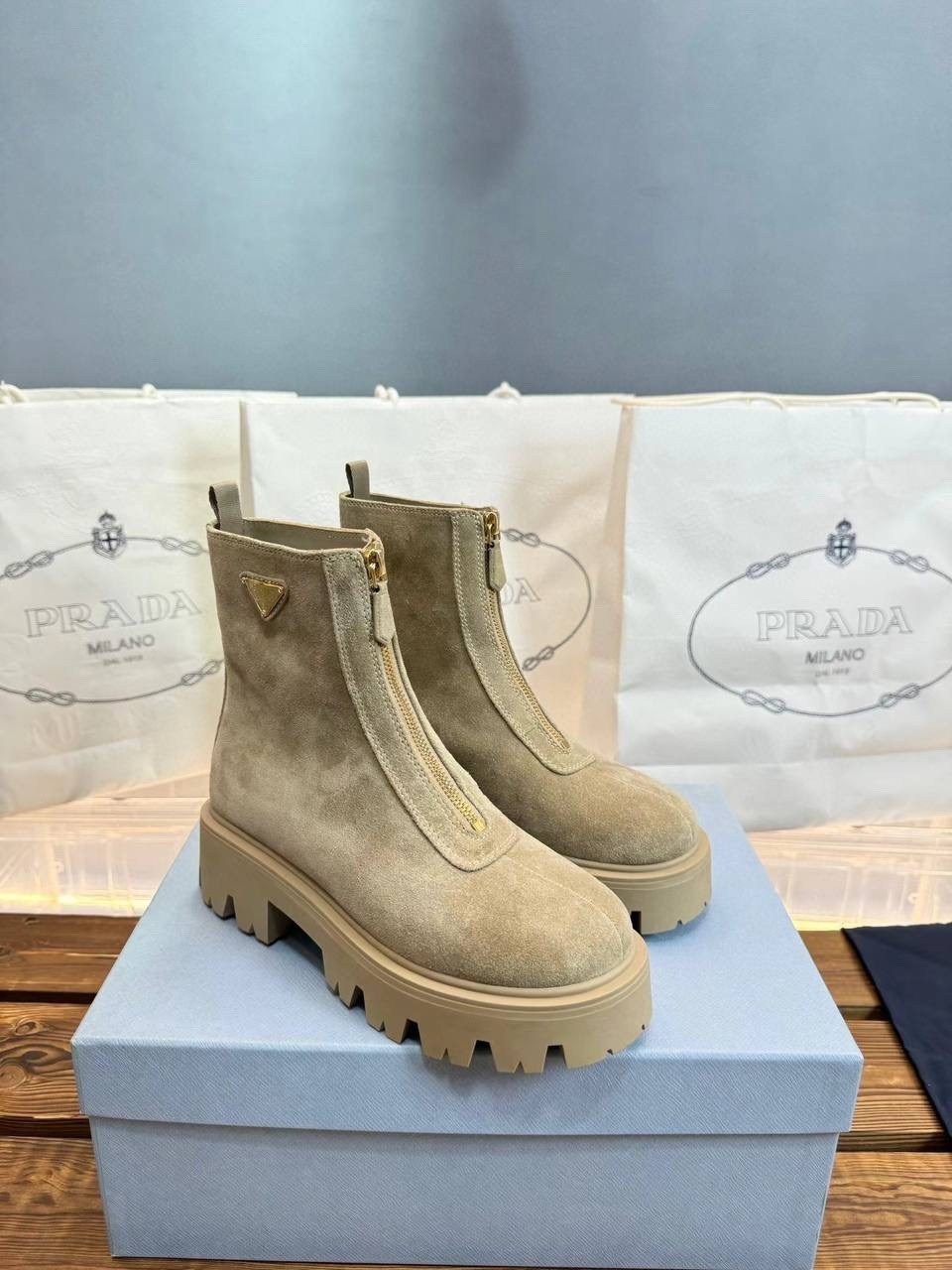 ,женские ботинки,ботинки,женские ботильоны prada,замшевые ботинки