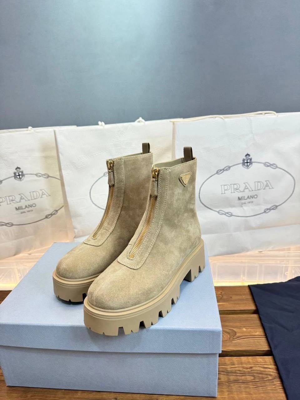 ,женские ботинки,ботинки,женские ботильоны prada,замшевые ботинки