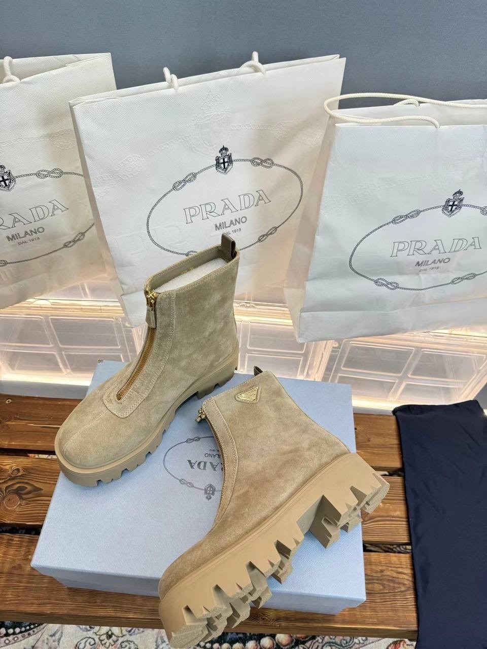 ,женские ботинки,ботинки,женские ботильоны prada,замшевые ботинки