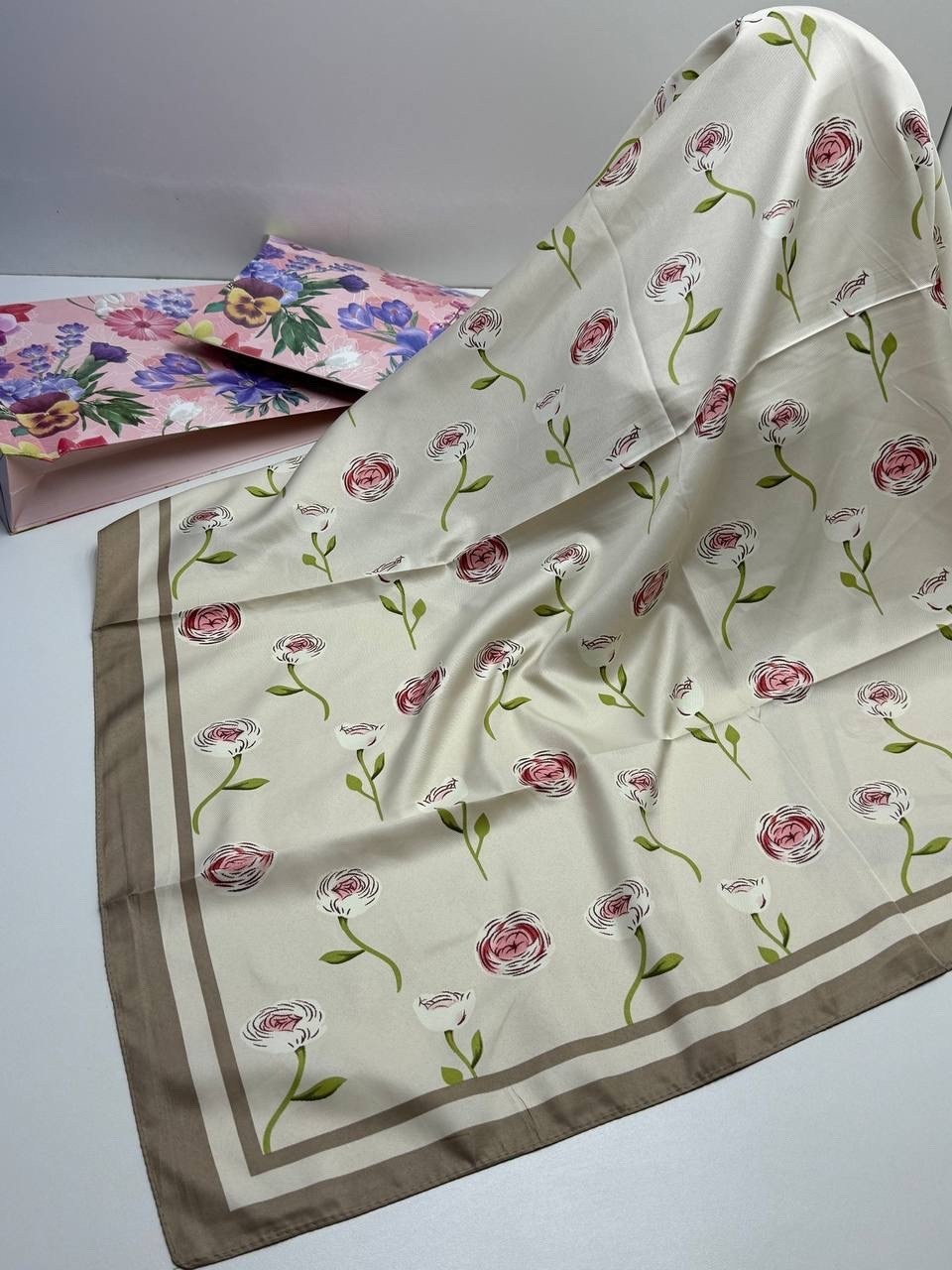 шелковый платок,брендовый платок,женские платки,платок,шарфы и платки